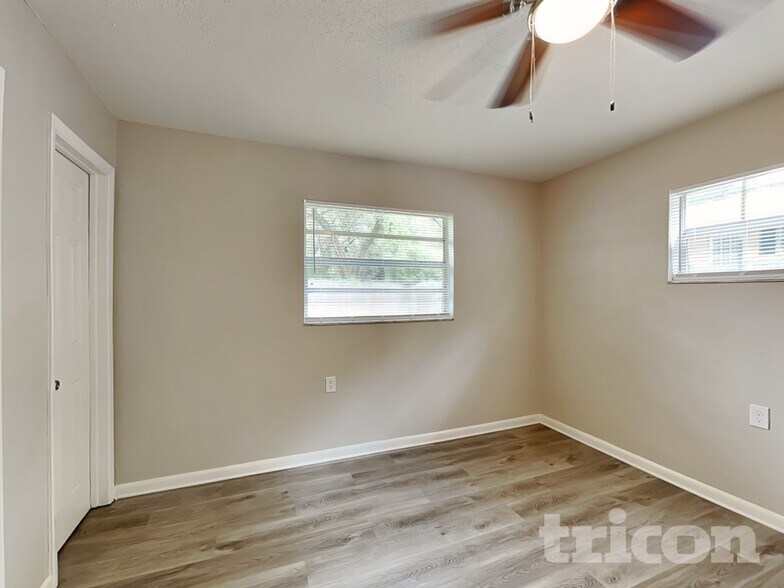 Building Photo - 2932 E 148th Ave