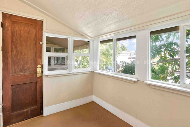 Building Photo - 472 S Lincoln St