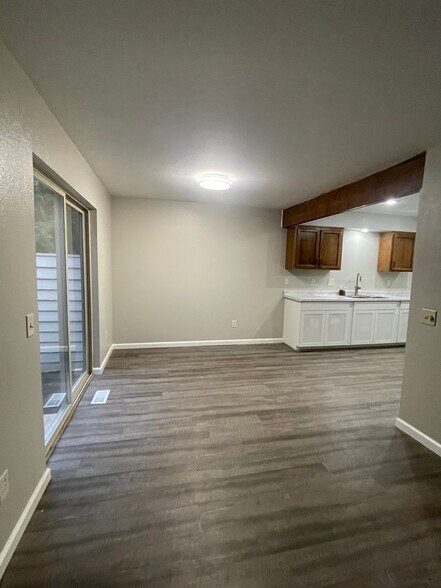 Building Photo - 14210 Beverly Park Rd