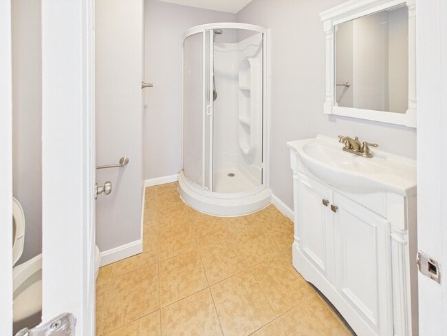 Building Photo - 1015 Hyde Park Ave