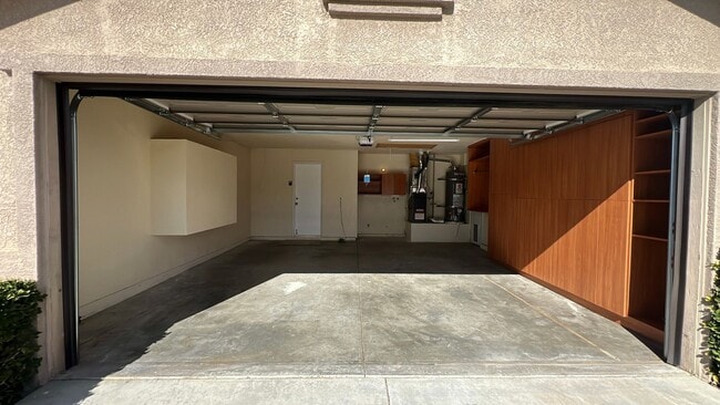 Building Photo - (APPLICATION PENDING) East Lancaster Home