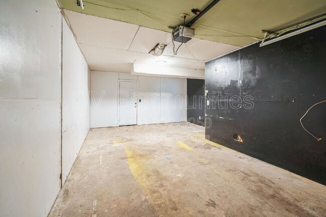 Building Photo - 9173 Raven Dr