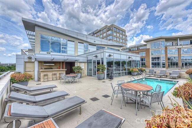 Building Photo - 1100 Metropolitan Ave