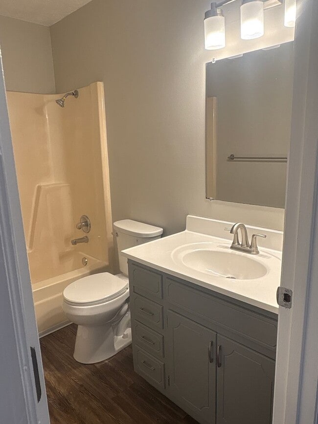 Building Photo - $500 OFF 1st FULL MONTHS RENT...Renovated 2 Bedroom Duplex in Manchester