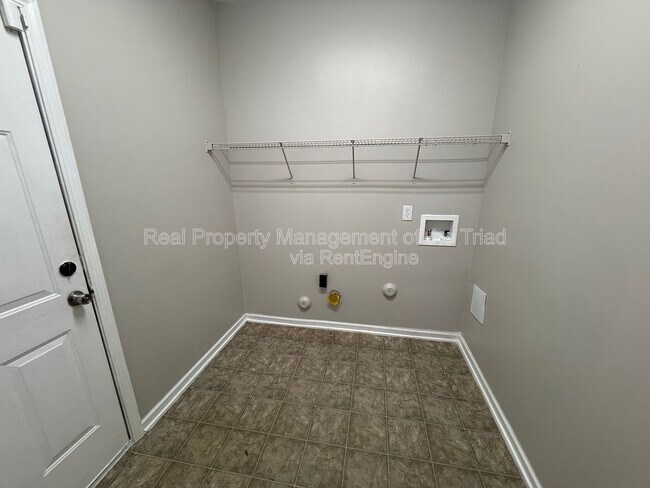 Building Photo - 5207 Silverbrook Dr