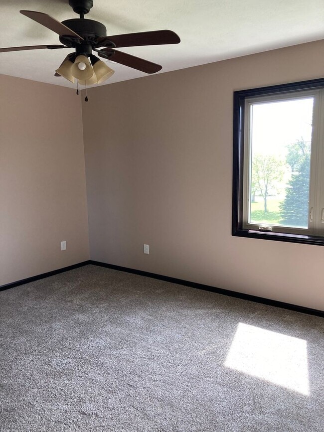 Building Photo - Prairie Bluff Condo