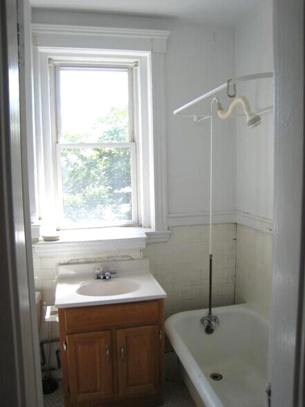 Building Photo - 28 Quint Ave