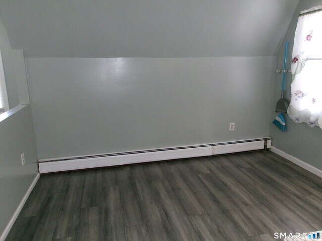 Building Photo - 452 Wethersfield Ave