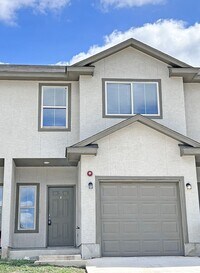 Building Photo - Charming Townhome Near I-35 & Randolph AFB