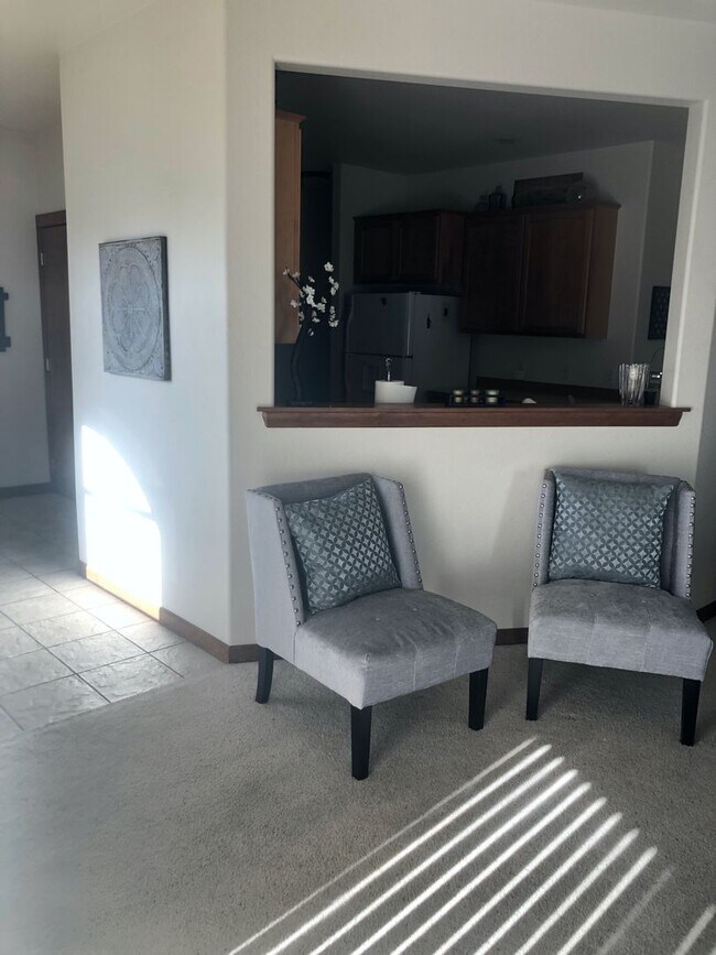 Building Photo - Fully Furnished Lakefront Condo!! 6 Month Lease Available!