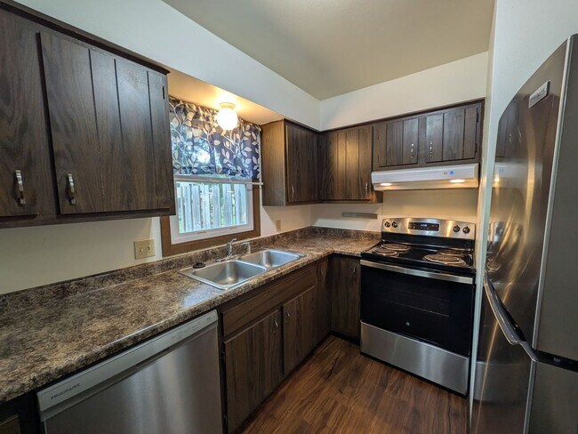 Building Photo - Trafalger Place Duplex