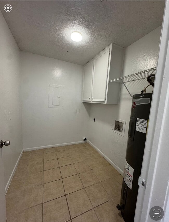 Building Photo - 901 Mayfield Dr