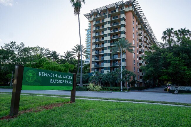 Building Photo - 2951 S Bayshore Dr