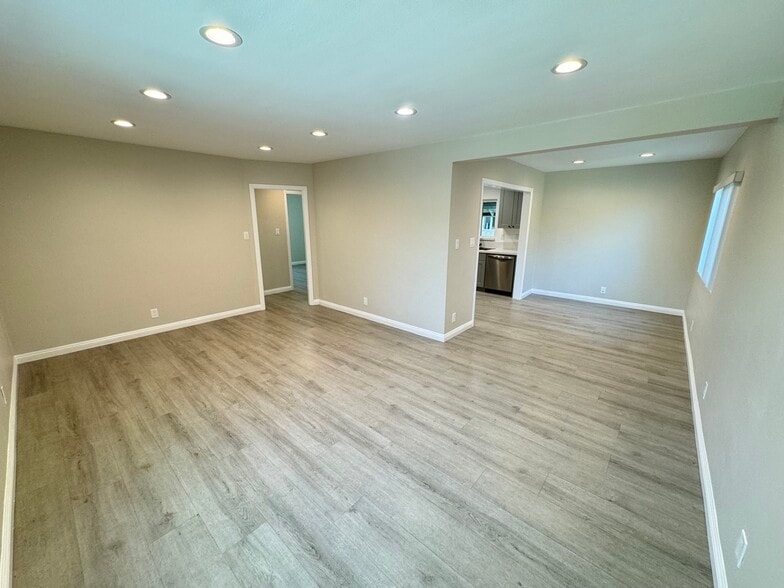 Building Photo - 3031 Langford Pl