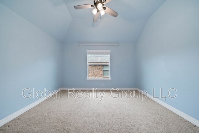 Building Photo - 431 Calm Springs