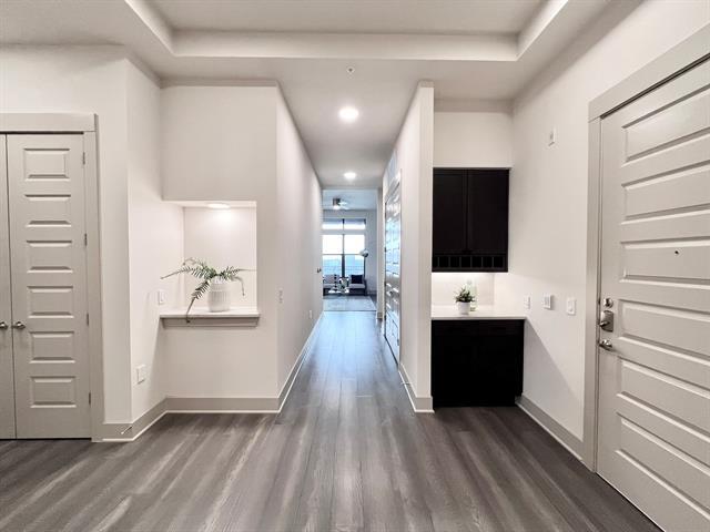 Building Photo - 3330 Oak Grove Ave