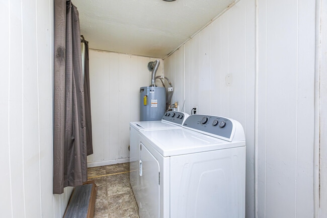 Building Photo - 212 Montgomery Ave