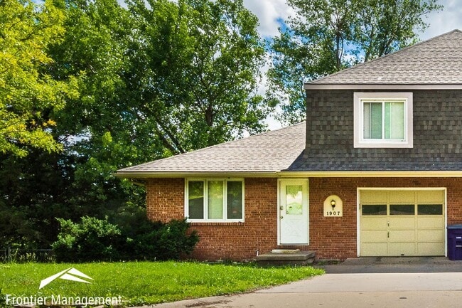 Primary Photo - Incredible 2 Bedroom Duplex for Rent!