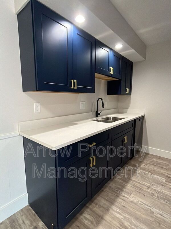 Building Photo - 3341 Holdrege St