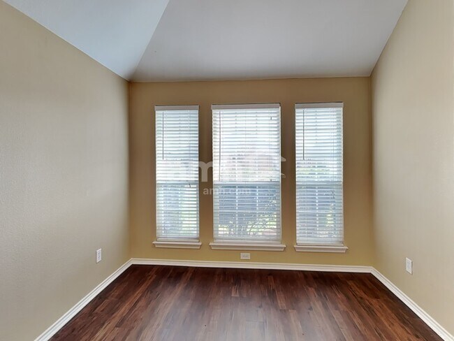 Building Photo - 8000 Bonito Dr