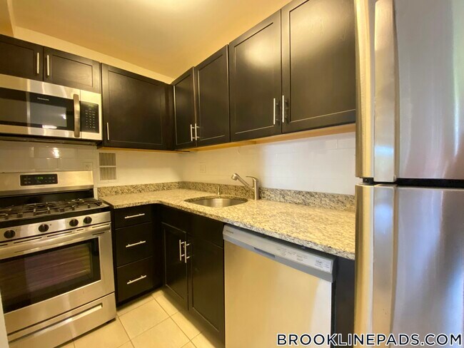 Building Photo - 185 Freeman St