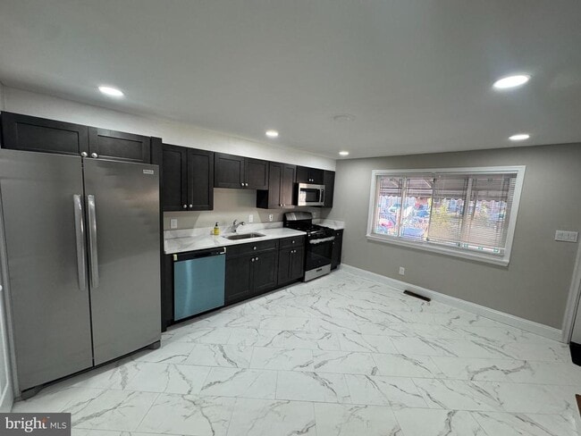 Building Photo - 8050 Lansdale Rd