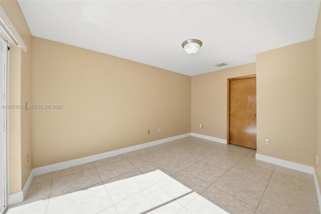 Building Photo - 631 SW 88th Ct