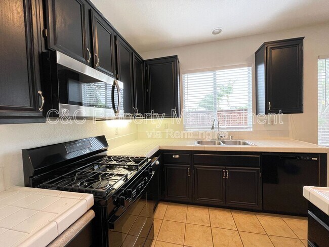 Building Photo - 779 El Caballo Dr