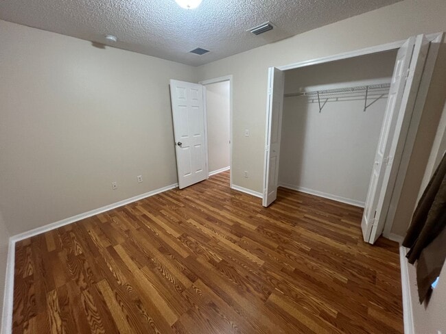 Building Photo - 3037 Bonkirk Dr