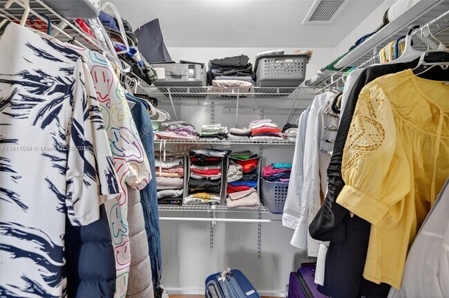 Building Photo - 19501 W Country Club Dr