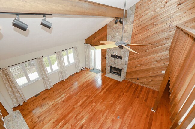 Building Photo - Luxurious home rental in Broad Bay Islands!