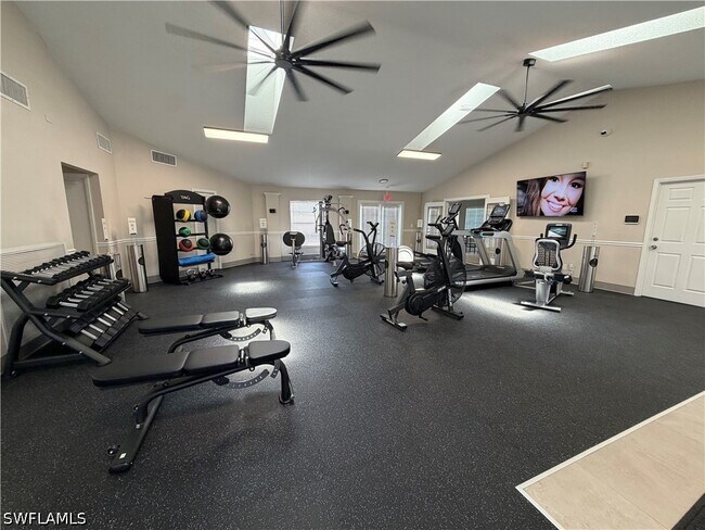 Building Photo - 5325 Summerlin Rd