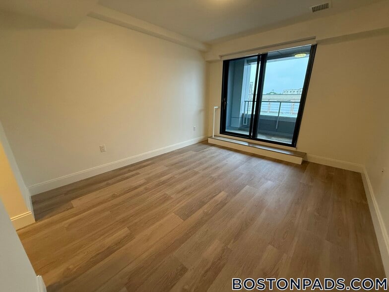 Building Photo - 1079 Commonwealth Ave