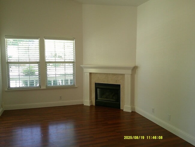 Building Photo - 1120 Tulip Ln