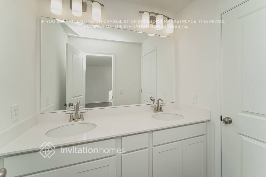 Building Photo - 8017 Roest Ln