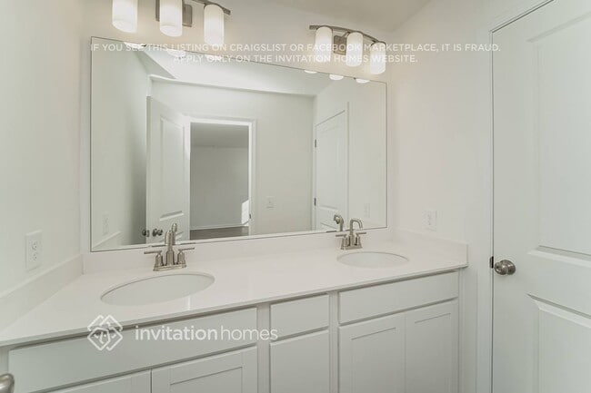 Building Photo - 5027 Ragsdale Dr