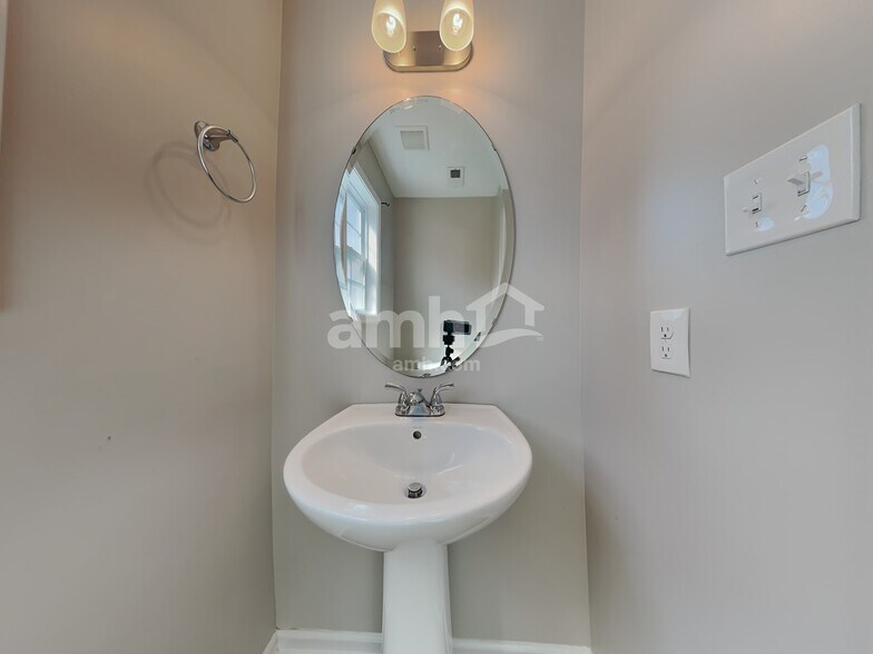 Building Photo - 8124 Cambridge Reserve Dr