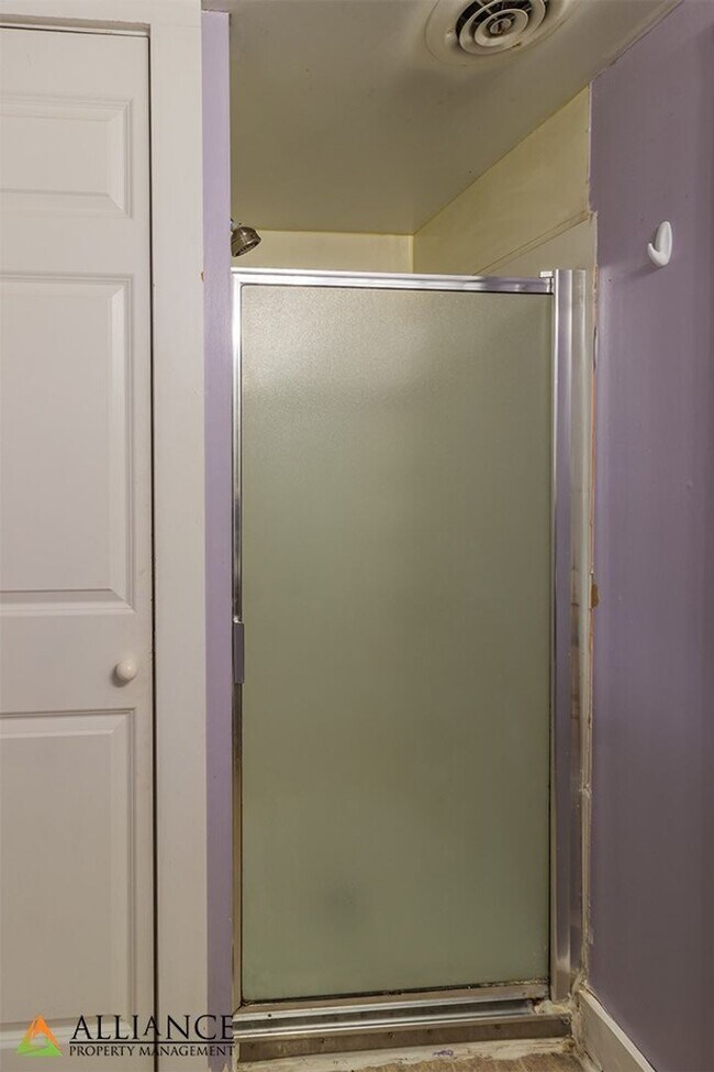 Building Photo - Sixteenth St. 328 N.