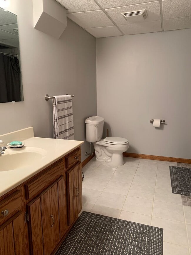 Building Photo - Executive 3 Bedroom Home