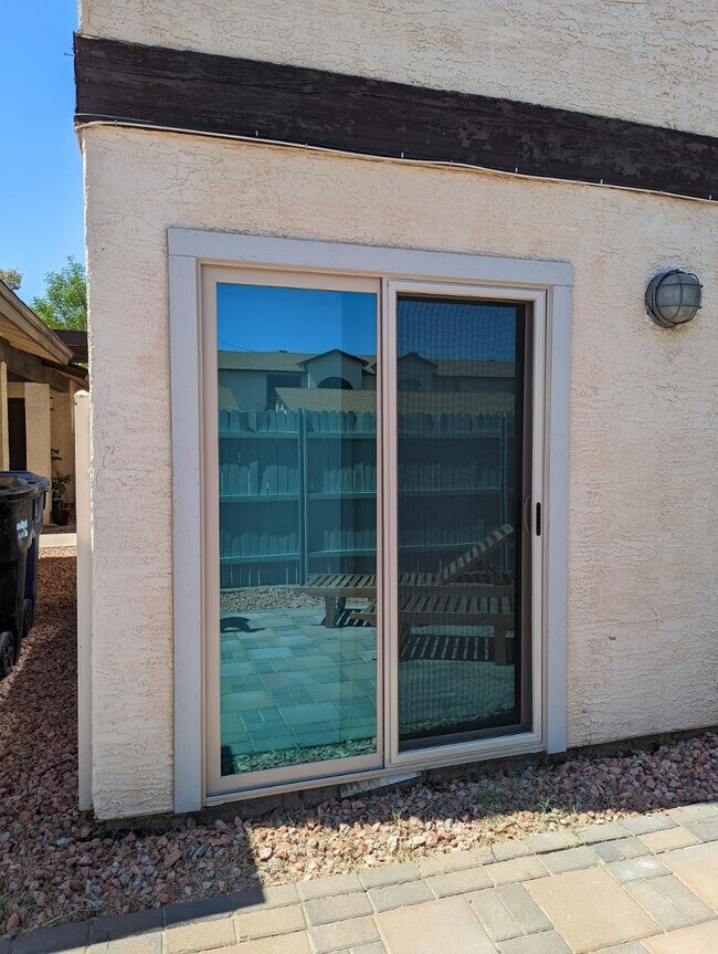 Building Photo - 306 E Ludlow Dr