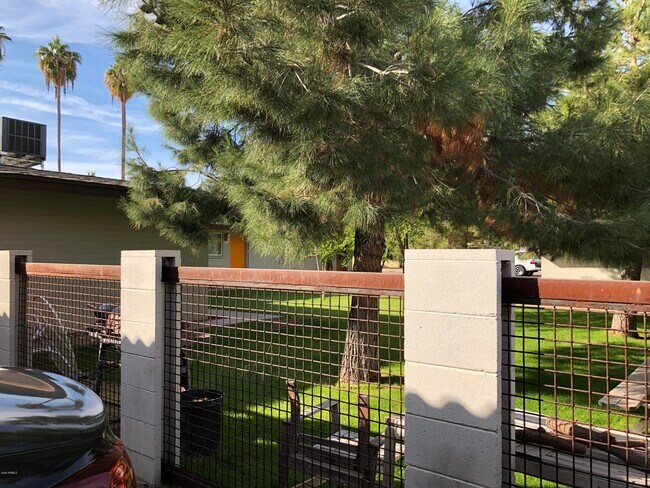 Building Photo - 2103 S Granada Dr