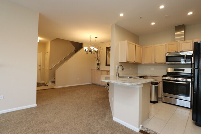 Building Photo - 3333 Stratford Ct