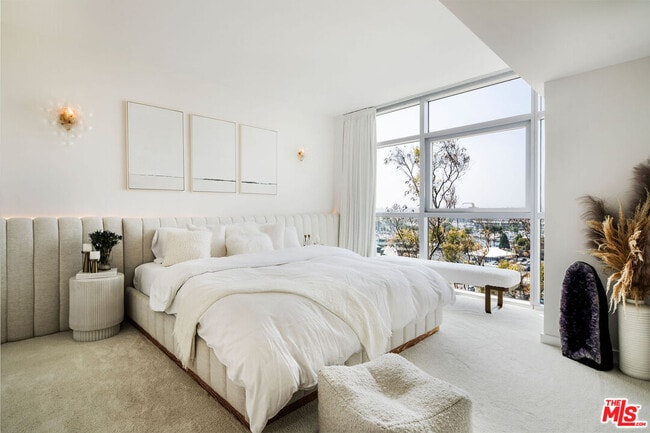 Building Photo - 13700 Marina Pointe Dr