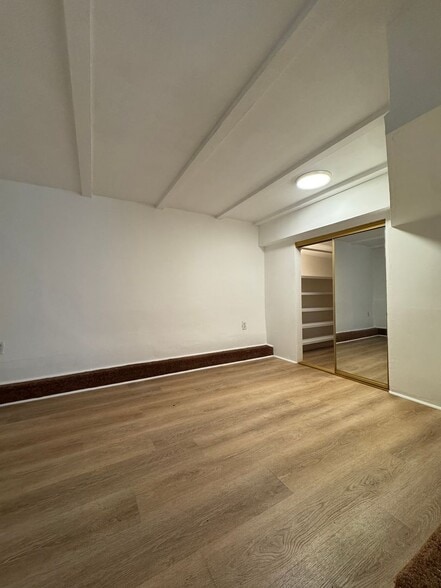 Interior Photo - 1260-1264 N Hayworth Ave