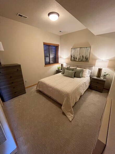 Downstairs bedroom - 1110 Rendezvous Rd
