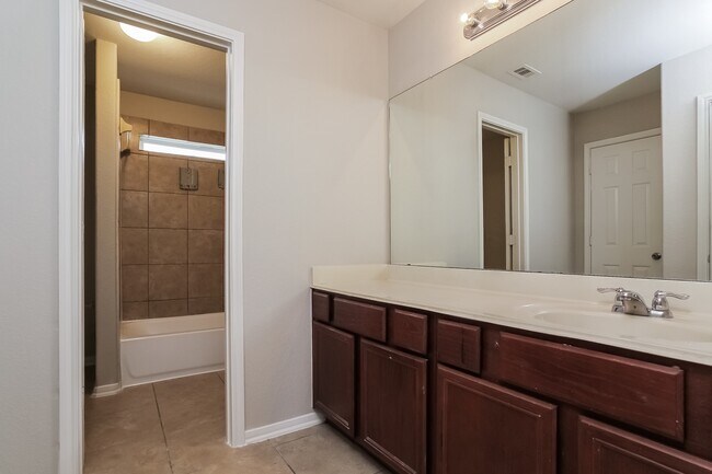 Building Photo - 17914 Seco Creek Ln