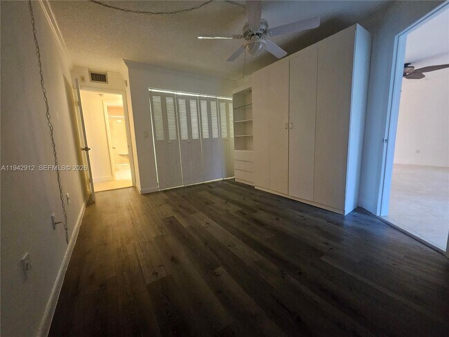 Building Photo - 1101 River Reach Dr