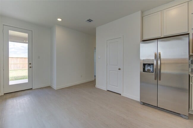 Building Photo - 1047 Blue Stone Dr