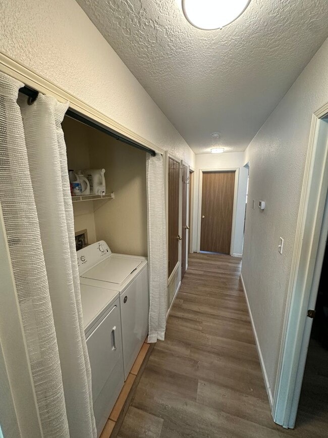 Building Photo - RIO RANCHO-VISTA HILLS