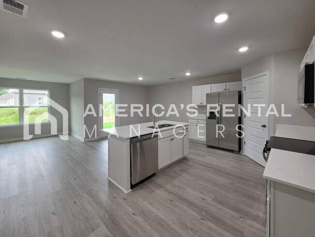Building Photo - Space to Live, Style to Love!